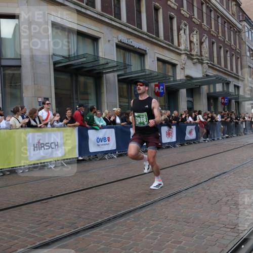 13.09.2026 - 21. swb-Marathon Bremen Strokosch-Dieckow http://msf.ph/oto/10387956 13.09.2026 12:57:20 Ziel 919, 1875, 2986, 4795, 6264, 365, 573, 850, 1875, 3368, 5912 meine-sportfotos.de