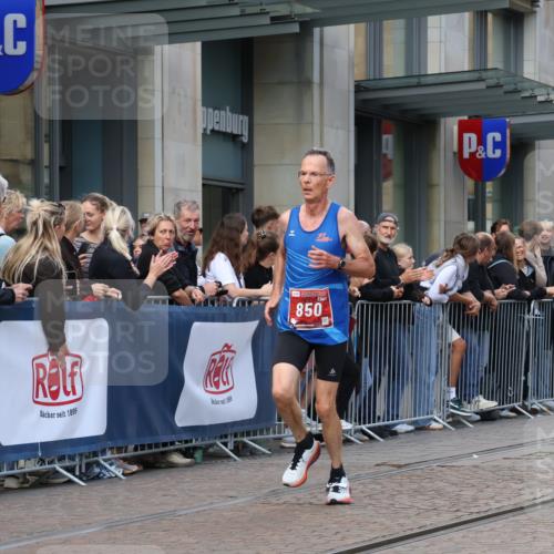 13.09.2026 - 21. swb-Marathon Bremen Strokosch-Dieckow http://msf.ph/oto/10388002 13.09.2026 12:57:23 Ziel 919, 2986, 4795, 6264, 365, 850, 1875, 2986, 3368, 5912, 6264 meine-sportfotos.de
