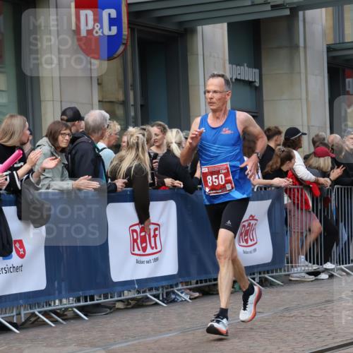 13.09.2026 - 21. swb-Marathon Bremen Strokosch-Dieckow http://msf.ph/oto/10388009 13.09.2026 12:57:23 Ziel 919, 2986, 4795, 6264, 365, 850, 1875, 2986, 3368, 5912, 6264 meine-sportfotos.de