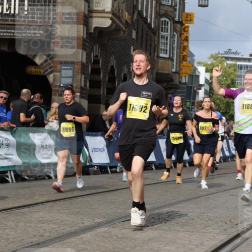 13.09.2026 - 21. swb-Marathon Bremen Strokosch-Dieckow http://msf.ph/oto/10388091 13.09.2026 11:09:32 Ziel 10314, 10321, 10570, 10630, 10664, 10686, 10694, 10983, 11091, 11138, 11304, 11578, 11764, 11882, 11915, 11987, 12155, 12192, 12337, 12491, 12554, 13607, 10234, 10386, 10417, 10424, 10696, 10712, 10785, 10990, 10991, 11192, 11937, 12409, 12449 meine-sportfotos.de