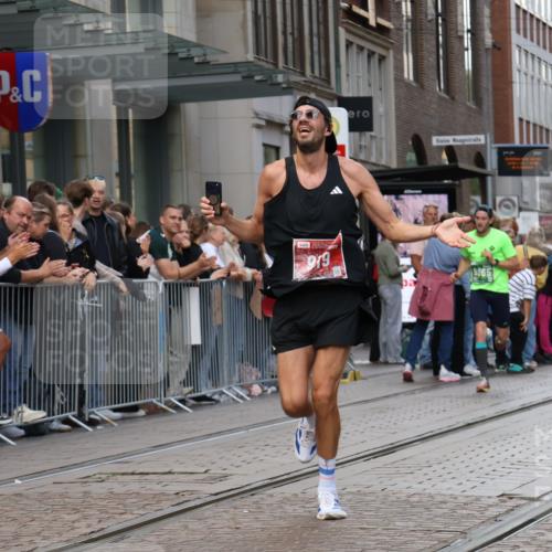 13.09.2026 - 21. swb-Marathon Bremen Strokosch-Dieckow http://msf.ph/oto/10388097 13.09.2026 12:57:43 Ziel 1323, 2073, 2099, 9065, 919, 1875, 2986, 4795, 6264 meine-sportfotos.de