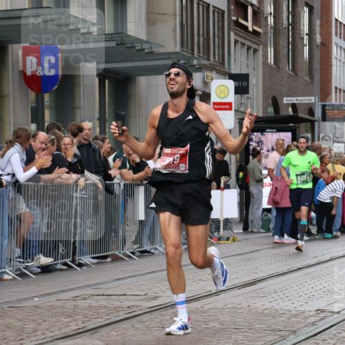 13.09.2026 - 21. swb-Marathon Bremen Strokosch-Dieckow http://msf.ph/oto/10388104 13.09.2026 12:57:43 Ziel 1323, 2073, 2099, 9065, 919, 1875, 2986, 4795, 6264 meine-sportfotos.de