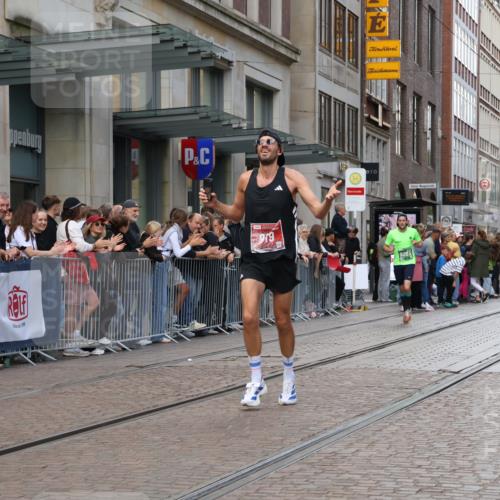 13.09.2026 - 21. swb-Marathon Bremen Strokosch-Dieckow http://msf.ph/oto/10388117 13.09.2026 12:57:44 Ziel 1323, 2073, 2099, 9065, 919, 1875, 2986, 4795, 6264 meine-sportfotos.de