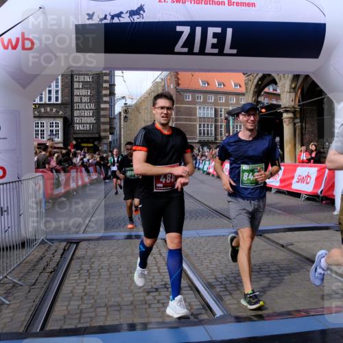 13.09.2026 - 21. swb-Marathon Bremen Tim E. http://msf.ph/oto/10388128 13.09.2026 13:28:45 Ziel 178, 210, 1239, 1380, 1460, 2047, 2764, 2977, 3028, 3294, 3597, 4250, 5250, 5683, 6914, 6957, 8429, 8483, 8570, 9064, 9549 meine-sportfotos.de