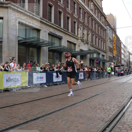 13.09.2026 - 21. swb-Marathon Bremen Strokosch-Dieckow http://msf.ph/oto/10388157 13.09.2026 12:57:46 Ziel 1323, 1604, 1717, 2073, 2099, 9065, 919, 2986, 4795, 6264 meine-sportfotos.de