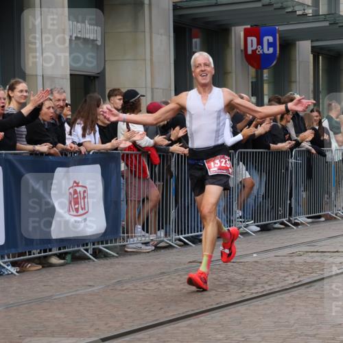13.09.2026 - 21. swb-Marathon Bremen Strokosch-Dieckow http://msf.ph/oto/10388223 13.09.2026 12:58:10 Ziel 346, 1379, 1472, 1604, 1717, 2049, 5672, 6198, 8311, 8394, 1323, 1604, 1717, 2073, 2099, 9065 meine-sportfotos.de