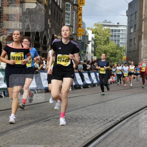 13.09.2026 - 21. swb-Marathon Bremen Strokosch-Dieckow http://msf.ph/oto/10388239 13.09.2026 11:09:35 Ziel 10314, 10321, 10556, 10570, 10630, 10664, 10686, 10694, 10769, 10823, 10983, 11091, 11138, 11304, 11578, 11764, 11882, 11883, 11914, 11915, 11987, 11995, 12155, 12322, 12337, 12491, 13607, 10234, 10386, 10417, 10645, 10696, 10737, 10785, 10990, 10991, 12449 meine-sportfotos.de