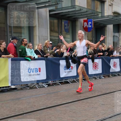 13.09.2026 - 21. swb-Marathon Bremen Strokosch-Dieckow http://msf.ph/oto/10388247 13.09.2026 12:58:11 Ziel 346, 1379, 1472, 2049, 5672, 6198, 8311, 8394, 1323, 1604, 1717, 2073, 2099, 9065 meine-sportfotos.de