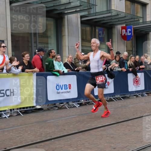 13.09.2026 - 21. swb-Marathon Bremen Strokosch-Dieckow http://msf.ph/oto/10388252 13.09.2026 12:58:11 Ziel 346, 1379, 1472, 2049, 5672, 6198, 8311, 8394, 1323, 1604, 1717, 2073, 2099, 9065 meine-sportfotos.de