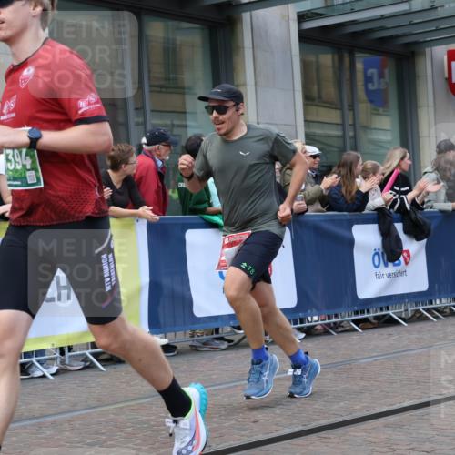 13.09.2026 - 21. swb-Marathon Bremen Strokosch-Dieckow http://msf.ph/oto/10388314 13.09.2026 12:58:16 Ziel 346, 2049, 5672, 6198, 8311, 8394, 1323, 1379, 1472, 1604, 1717, 2073, 2099, 9065 meine-sportfotos.de
