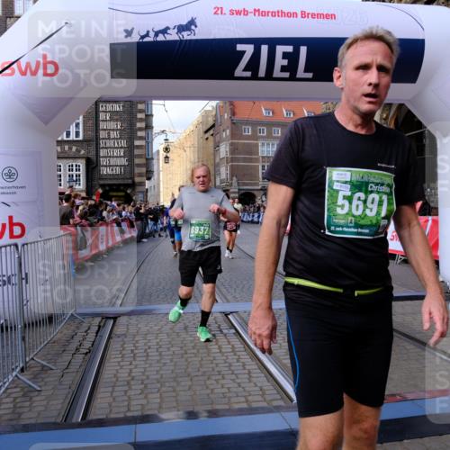 13.09.2026 - 21. swb-Marathon Bremen Tim E. http://msf.ph/oto/10388416 13.09.2026 13:29:16 Ziel 394, 430, 565, 687, 722, 725, 745, 936, 1014, 1274, 1688, 2070, 2223, 2276, 2378, 2851, 3419, 3444, 3665, 3938, 4590, 5225, 5267, 5531, 5691, 5865, 6099, 6817, 6937, 6955, 7134, 8984, 8985, 9562, 13174 meine-sportfotos.de