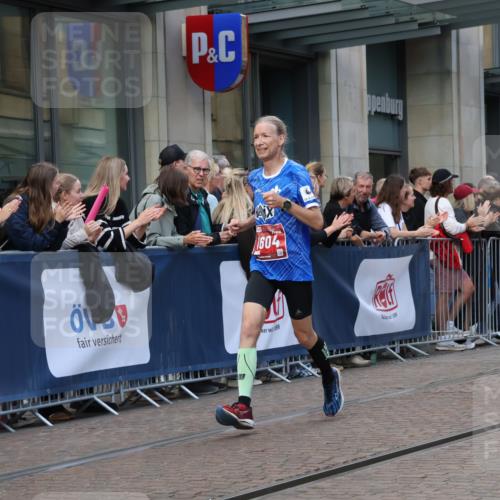 13.09.2026 - 21. swb-Marathon Bremen Strokosch-Dieckow http://msf.ph/oto/10388447 13.09.2026 12:58:27 Ziel 346, 1576, 2049, 3624, 4847, 5672, 6929, 8065, 1379, 1472, 1604, 1717, 2073, 6198, 8311, 8394 meine-sportfotos.de