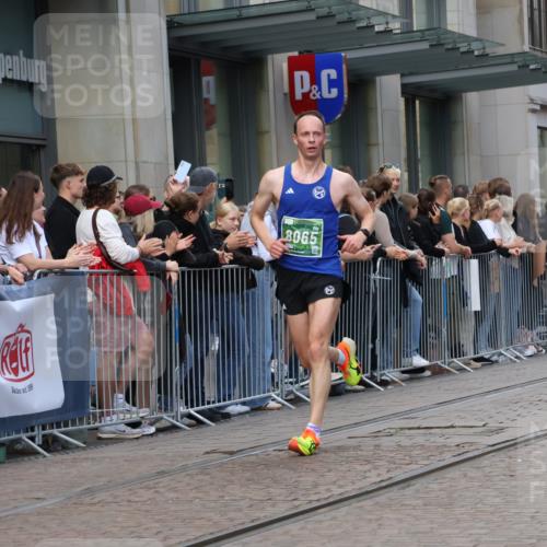 13.09.2026 - 21. swb-Marathon Bremen Strokosch-Dieckow http://msf.ph/oto/10388544 13.09.2026 12:58:36 Ziel 1118, 1576, 3624, 3688, 4399, 4847, 6929, 8065, 8994, 9120, 9329, 346, 1379, 1472, 2049, 5672, 6198, 8311, 8394 meine-sportfotos.de