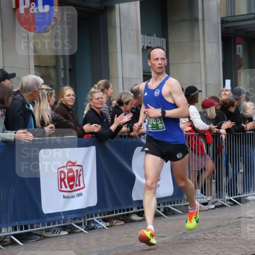 13.09.2026 - 21. swb-Marathon Bremen Strokosch-Dieckow http://msf.ph/oto/10388551 13.09.2026 12:58:37 Ziel 1118, 1576, 3624, 3688, 4399, 4847, 6929, 8065, 8994, 9120, 9329, 346, 1379, 1472, 2049, 5672, 6198, 8311, 8394 meine-sportfotos.de