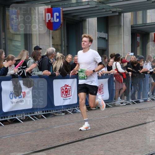13.09.2026 - 21. swb-Marathon Bremen Strokosch-Dieckow http://msf.ph/oto/10388584 13.09.2026 12:58:39 Ziel 1118, 1576, 3624, 3688, 4399, 4847, 6929, 8065, 8994, 9120, 9329, 346, 1472, 2049, 5672, 6198, 8311, 8394 meine-sportfotos.de