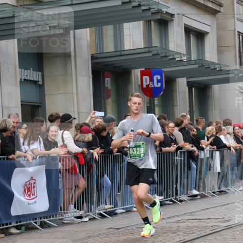 13.09.2026 - 21. swb-Marathon Bremen Strokosch-Dieckow http://msf.ph/oto/10388653 13.09.2026 12:58:43 Ziel 1118, 1508, 1576, 3584, 3624, 3688, 4399, 4847, 6991, 8065, 8994, 9120, 9329, 346, 2049, 5672, 6198, 6929, 8311, 8394 meine-sportfotos.de