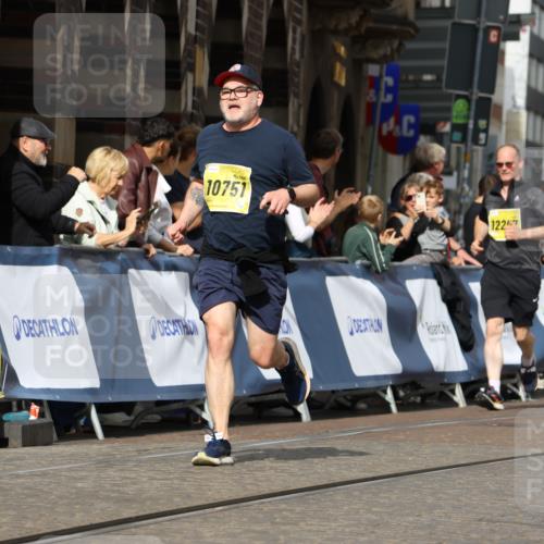 13.09.2026 - 21. swb-Marathon Bremen Strokosch-Dieckow http://msf.ph/oto/10388740 13.09.2026 11:10:09 Ziel 10234, 10417, 10435, 10645, 10696, 10737, 10785, 10990, 10991, 11119, 11383, 11437, 11441, 12449, 10169, 10361, 10362, 10706, 10890, 10963, 11080, 11382, 11725, 11732, 11933, 11957, 12117, 12293, 12550 meine-sportfotos.de