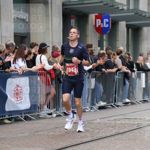 13.09.2026 - 21. swb-Marathon Bremen Strokosch-Dieckow http://msf.ph/oto/10388762 13.09.2026 12:58:52 Ziel 658, 1118, 1248, 1508, 1751, 1800, 1993, 2651, 3584, 3688, 4096, 4399, 6991, 8383, 8994, 9120, 9329, 9533, 346, 1576, 2049, 3624, 4847, 5672, 6929, 8065 meine-sportfotos.de