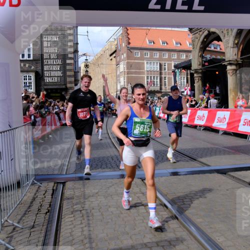 13.09.2026 - 21. swb-Marathon Bremen Tim E. http://msf.ph/oto/10388791 13.09.2026 13:30:33 Ziel 881, 1308, 1909, 1938, 2265, 2364, 2900, 4763, 5615, 6225, 6942, 6992, 6994, 7184, 7609, 7932, 7966, 8090, 8105, 8115, 8169, 8314, 8441, 8494, 9015, 9125, 9412, 9529 meine-sportfotos.de