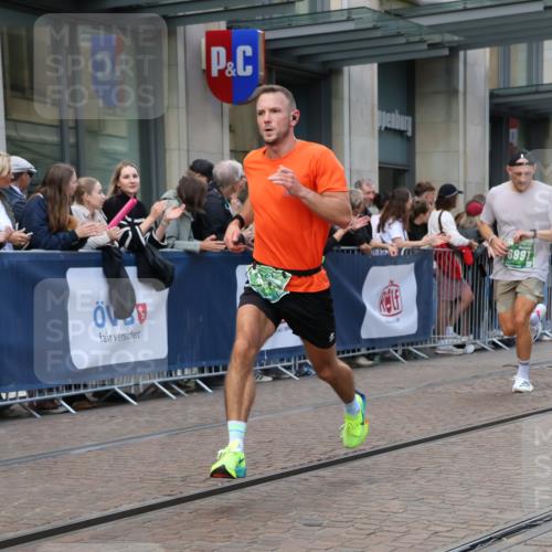 13.09.2026 - 21. swb-Marathon Bremen Strokosch-Dieckow http://msf.ph/oto/10388813 13.09.2026 12:58:55 Ziel 658, 1118, 1248, 1508, 1751, 1800, 1993, 2651, 3584, 3688, 4096, 4399, 6991, 8383, 8994, 9120, 9329, 9533, 1576, 2049, 3624, 4847, 5672, 6929, 8065, 9329 meine-sportfotos.de