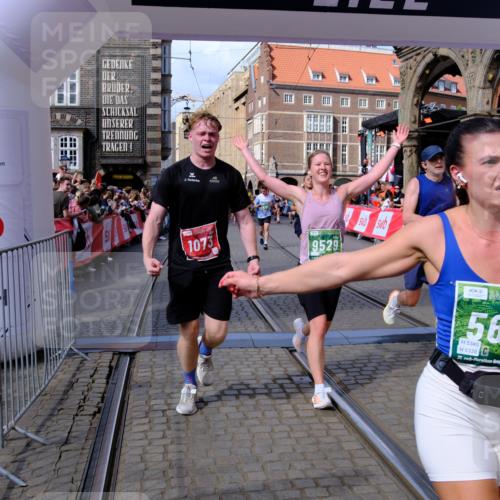 13.09.2026 - 21. swb-Marathon Bremen Tim E. http://msf.ph/oto/10388814 13.09.2026 13:30:34 Ziel 881, 1909, 1938, 2265, 2364, 2900, 4763, 5615, 6225, 6942, 6992, 6994, 7184, 7609, 7821, 7932, 7966, 8090, 8105, 8115, 8169, 8314, 8441, 8494, 9015, 9412, 9529 meine-sportfotos.de