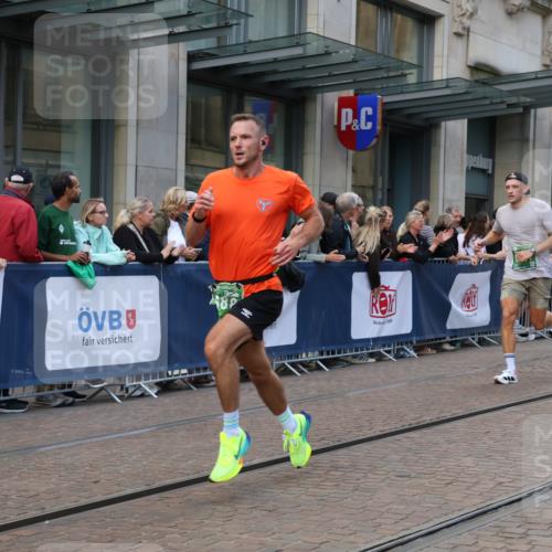 13.09.2026 - 21. swb-Marathon Bremen Strokosch-Dieckow http://msf.ph/oto/10388819 13.09.2026 12:58:55 Ziel 658, 1118, 1248, 1508, 1751, 1800, 1993, 2651, 3584, 3688, 4096, 4399, 6991, 8383, 8994, 9120, 9329, 9533, 1576, 2049, 3624, 4847, 5672, 6929, 8065, 9329 meine-sportfotos.de