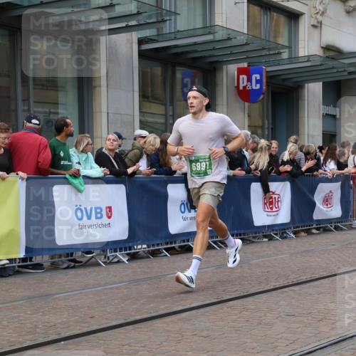 13.09.2026 - 21. swb-Marathon Bremen Strokosch-Dieckow http://msf.ph/oto/10388840 13.09.2026 12:58:56 Ziel 658, 1118, 1248, 1508, 1751, 1800, 1993, 2651, 3584, 3688, 4096, 4399, 6991, 8383, 8994, 9120, 9533, 1118, 1576, 2049, 3624, 4847, 5672, 6929, 8065, 8994, 9329 meine-sportfotos.de