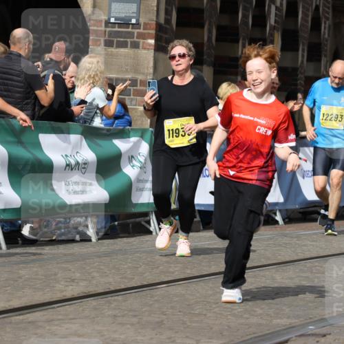 13.09.2026 - 21. swb-Marathon Bremen Strokosch-Dieckow http://msf.ph/oto/10388848 13.09.2026 11:10:18 Ziel 10299, 10435, 10645, 10737, 10751, 11119, 11383, 11437, 11441, 12207, 12449, 10002, 10169, 10247, 10361, 10362, 10422, 10706, 10719, 10768, 10791, 10890, 11080, 11300, 11382, 11957, 11982, 12227, 12454, 12550 meine-sportfotos.de