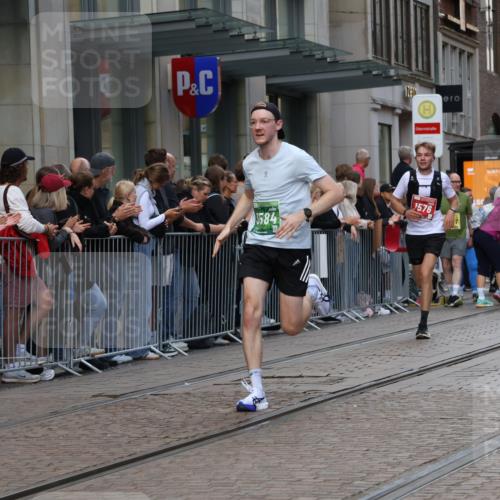 13.09.2026 - 21. swb-Marathon Bremen Strokosch-Dieckow http://msf.ph/oto/10388859 13.09.2026 12:58:59 Ziel 658, 1248, 1508, 1751, 1800, 1993, 2651, 3584, 3688, 4096, 4399, 6991, 8383, 9533, 1118, 1576, 2049, 3624, 4399, 4847, 6929, 8065, 8994, 9120, 9329 meine-sportfotos.de