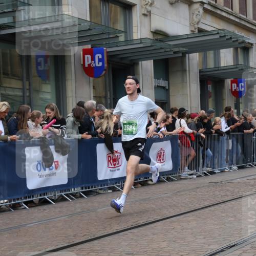 13.09.2026 - 21. swb-Marathon Bremen Strokosch-Dieckow http://msf.ph/oto/10388880 13.09.2026 12:59:00 Ziel 658, 1248, 1508, 1751, 1800, 1993, 2651, 3584, 3688, 4096, 6991, 8383, 9533, 1118, 1576, 3624, 4399, 4847, 6929, 8065, 8994, 9120, 9329 meine-sportfotos.de