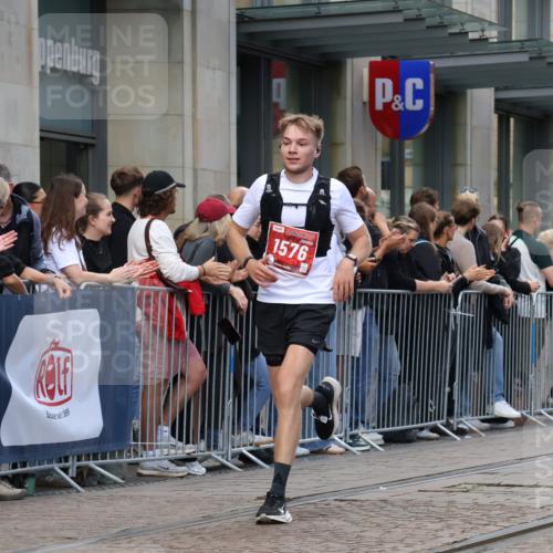 13.09.2026 - 21. swb-Marathon Bremen Strokosch-Dieckow http://msf.ph/oto/10388901 13.09.2026 12:59:01 Ziel 658, 1248, 1508, 1751, 1800, 1993, 2651, 3251, 3584, 3688, 4096, 6991, 8383, 9533, 1118, 1576, 3624, 3688, 4399, 4847, 6929, 8065, 8994, 9120, 9329 meine-sportfotos.de