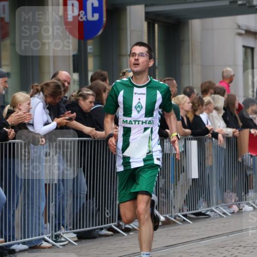 13.09.2026 - 21. swb-Marathon Bremen Strokosch-Dieckow http://msf.ph/oto/10388962 13.09.2026 12:59:05 Ziel 466, 658, 862, 1248, 1508, 1751, 1800, 1993, 2651, 3251, 3584, 4096, 6991, 8383, 9533, 1118, 1576, 3584, 3624, 3688, 4399, 4847, 6929, 6991, 8065, 8994, 9120, 9329 meine-sportfotos.de