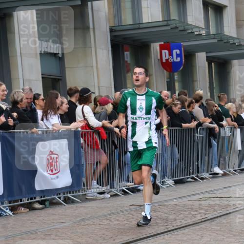 13.09.2026 - 21. swb-Marathon Bremen Strokosch-Dieckow http://msf.ph/oto/10388966 13.09.2026 12:59:06 Ziel 466, 658, 862, 1248, 1508, 1751, 1800, 1993, 2651, 3251, 4096, 5316, 8383, 9533, 1118, 1576, 3584, 3624, 3688, 4399, 4847, 6929, 6991, 8065, 8994, 9120, 9329 meine-sportfotos.de