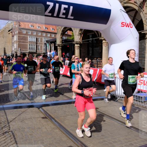 13.09.2026 - 21. swb-Marathon Bremen Tim E. http://msf.ph/oto/10388976 13.09.2026 13:30:51 Ziel 625, 800, 834, 1067, 1926, 2369, 2452, 2723, 3163, 3164, 3425, 4058, 4206, 4332, 4342, 4415, 4425, 4748, 4757, 5506, 5551, 6134, 6343, 6347, 6523, 6988, 7253, 7567, 7645, 7821, 8090, 8116, 8117, 8169, 8314, 8762, 8878, 8966, 9011, 9108, 9692, 9695, 9699, 9825, 13090 meine-sportfotos.de
