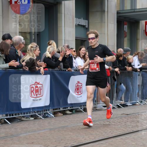 13.09.2026 - 21. swb-Marathon Bremen Strokosch-Dieckow http://msf.ph/oto/10389029 13.09.2026 12:59:11 Ziel 126, 277, 466, 658, 862, 1248, 1800, 1852, 2651, 3251, 4096, 4964, 5316, 5828, 9533, 1118, 1508, 1751, 1993, 3584, 3624, 3688, 4399, 4847, 6991, 8065, 8383, 8994, 9120, 9329 meine-sportfotos.de