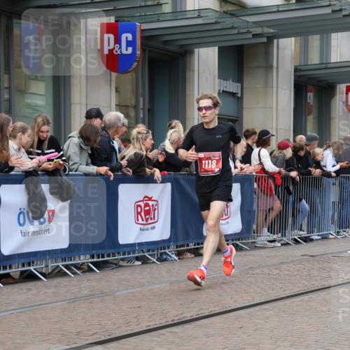 13.09.2026 - 21. swb-Marathon Bremen Strokosch-Dieckow http://msf.ph/oto/10389034 13.09.2026 12:59:12 Ziel 126, 277, 466, 658, 862, 1248, 1800, 1852, 2651, 3251, 4096, 4964, 5316, 5828, 9533, 1118, 1508, 1751, 1993, 3584, 3624, 3688, 4399, 4847, 6991, 8065, 8383, 8994, 9120, 9329 meine-sportfotos.de