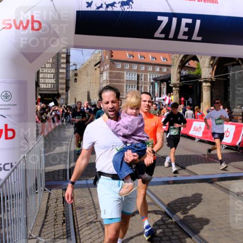 13.09.2026 - 21. swb-Marathon Bremen Tim E. http://msf.ph/oto/10389036 13.09.2026 13:30:54 Ziel 625, 800, 834, 1067, 1533, 1771, 1841, 1926, 1941, 2369, 2452, 2723, 2985, 3163, 3164, 3425, 4058, 4206, 4332, 4342, 4415, 4425, 4748, 4757, 4920, 5506, 5551, 5822, 6134, 6343, 6347, 6523, 6988, 7012, 7253, 7567, 7645, 7821, 8116, 8117, 8762, 8878, 8966, 9011, 9108, 9692, 9695, 9699, 9825, 13090 meine-sportfotos.de