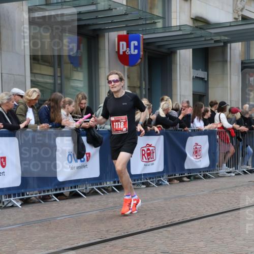 13.09.2026 - 21. swb-Marathon Bremen Strokosch-Dieckow http://msf.ph/oto/10389038 13.09.2026 12:59:12 Ziel 126, 277, 466, 658, 862, 1248, 1800, 1852, 2651, 3251, 4096, 4964, 5316, 5828, 9533, 1118, 1508, 1751, 1993, 3584, 3624, 3688, 4399, 4847, 6991, 8065, 8383, 8994, 9120, 9329 meine-sportfotos.de