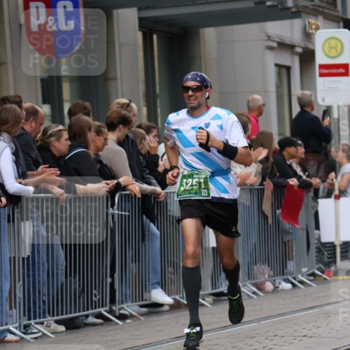 13.09.2026 - 21. swb-Marathon Bremen Strokosch-Dieckow http://msf.ph/oto/10389054 13.09.2026 12:59:15 Ziel 126, 277, 466, 862, 1248, 1800, 1852, 2651, 3251, 4964, 5316, 5828, 6557, 9533, 658, 1118, 1508, 1751, 1993, 2651, 3584, 3688, 4096, 4399, 4847, 6991, 8383, 8994, 9120, 9329, 9533 meine-sportfotos.de