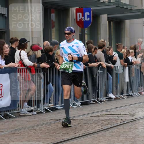 13.09.2026 - 21. swb-Marathon Bremen Strokosch-Dieckow http://msf.ph/oto/10389063 13.09.2026 12:59:16 Ziel 126, 277, 466, 862, 1248, 1800, 1852, 3251, 4964, 5316, 5828, 6557, 658, 1118, 1248, 1508, 1751, 1993, 2651, 3584, 3688, 4096, 4399, 4847, 6991, 8383, 8994, 9120, 9329, 9533 meine-sportfotos.de