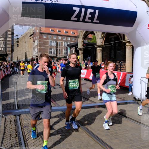 13.09.2026 - 21. swb-Marathon Bremen Tim E. http://msf.ph/oto/10389065 13.09.2026 13:30:57 Ziel 625, 800, 834, 1067, 1533, 1771, 1841, 1926, 1941, 2369, 2452, 2723, 2985, 3163, 3425, 4206, 4332, 4342, 4415, 4425, 4748, 4757, 4920, 5506, 5551, 5681, 5802, 5822, 6134, 6343, 6347, 6523, 6988, 7012, 7253, 7567, 7645, 8116, 8117, 8762, 8878, 8966, 9011, 9108, 9653, 9692, 9695, 9699, 9825, 13090 meine-sportfotos.de