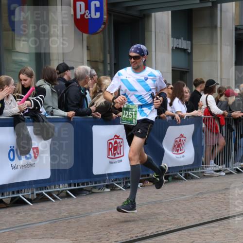13.09.2026 - 21. swb-Marathon Bremen Strokosch-Dieckow http://msf.ph/oto/10389072 13.09.2026 12:59:17 Ziel 126, 277, 466, 862, 1800, 1852, 3251, 4964, 5316, 5828, 6557, 658, 1118, 1248, 1508, 1751, 1800, 1993, 2651, 3584, 3688, 4096, 4399, 6991, 8383, 8994, 9120, 9329, 9533 meine-sportfotos.de