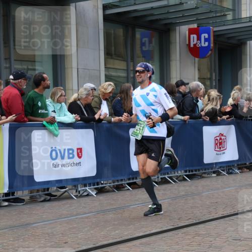 13.09.2026 - 21. swb-Marathon Bremen Strokosch-Dieckow http://msf.ph/oto/10389076 13.09.2026 12:59:18 Ziel 126, 277, 466, 862, 1485, 1852, 3251, 4964, 5316, 5828, 6557, 658, 1118, 1248, 1508, 1751, 1800, 1993, 2651, 3584, 3688, 4096, 4399, 6991, 8383, 8994, 9120, 9329, 9533 meine-sportfotos.de