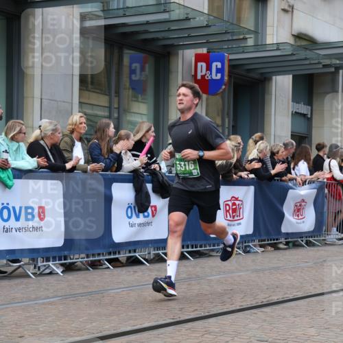 13.09.2026 - 21. swb-Marathon Bremen Strokosch-Dieckow http://msf.ph/oto/10389092 13.09.2026 12:59:22 Ziel 126, 277, 466, 807, 862, 1320, 1485, 1852, 3251, 4964, 5316, 5828, 6557, 8850, 658, 1248, 1508, 1751, 1800, 1993, 2651, 3584, 3688, 4096, 4399, 6991, 8383, 9120, 9533 meine-sportfotos.de