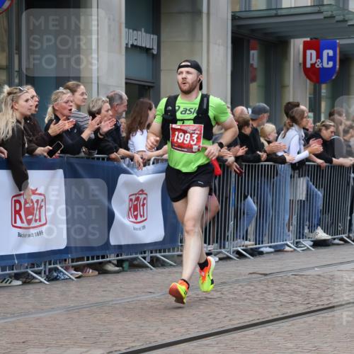 13.09.2026 - 21. swb-Marathon Bremen Strokosch-Dieckow http://msf.ph/oto/10389124 13.09.2026 12:59:26 Ziel 126, 277, 466, 807, 862, 1320, 1485, 1852, 3251, 4964, 5316, 5828, 6557, 8850, 9153, 658, 1248, 1508, 1751, 1800, 1993, 2651, 3251, 3584, 3688, 4096, 6991, 8383, 9533 meine-sportfotos.de