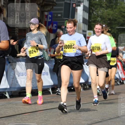 13.09.2026 - 21. swb-Marathon Bremen Strokosch-Dieckow http://msf.ph/oto/10389127 13.09.2026 11:10:35 Ziel 10169, 10361, 10362, 10706, 10890, 10963, 11080, 11382, 11725, 11732, 11933, 11957, 12117, 12207, 12293, 12550, 10461, 10462, 10911, 11047, 11309, 11327, 11335, 11465, 11513, 11583, 11736, 11846 meine-sportfotos.de