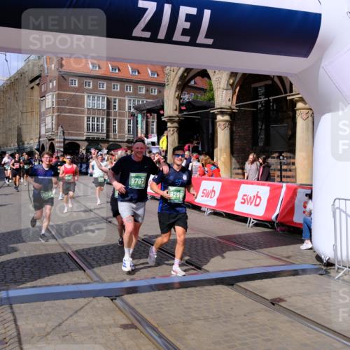 13.09.2026 - 21. swb-Marathon Bremen Tim E. http://msf.ph/oto/10389130 13.09.2026 13:31:12 Ziel 244, 1189, 1479, 1533, 1771, 1841, 1941, 2902, 2985, 3360, 4251, 4920, 5600, 5681, 5802, 5822, 5900, 6307, 7012, 7198, 7760, 7798, 8543, 8616, 9290, 9507, 9653, 9767, 9937, 9958, 9962, 9976, 13152, 13215 meine-sportfotos.de