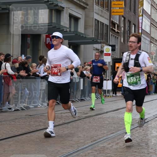 13.09.2026 - 21. swb-Marathon Bremen Strokosch-Dieckow http://msf.ph/oto/10389157 13.09.2026 12:59:28 Ziel 126, 277, 466, 807, 862, 1320, 1485, 1852, 4964, 5316, 5828, 6557, 8850, 9153, 658, 1248, 1508, 1751, 1800, 1993, 2651, 3251, 3584, 4096, 6991, 8383, 9533 meine-sportfotos.de