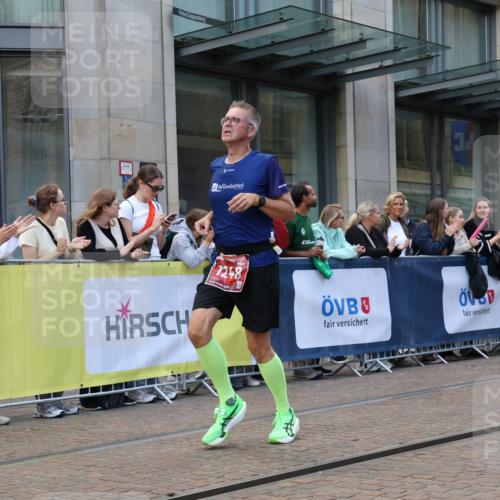 13.09.2026 - 21. swb-Marathon Bremen Strokosch-Dieckow http://msf.ph/oto/10389201 13.09.2026 12:59:33 Ziel 126, 277, 603, 735, 807, 1320, 1485, 1852, 4964, 5828, 6557, 8850, 9153, 466, 658, 862, 1248, 1751, 1800, 1993, 2651, 3251, 4096, 4964, 5316, 5828, 8383, 9533 meine-sportfotos.de