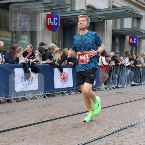 13.09.2026 - 21. swb-Marathon Bremen Strokosch-Dieckow http://msf.ph/oto/10389210 13.09.2026 12:59:34 Ziel 126, 277, 603, 735, 807, 1320, 1485, 1852, 1930, 6557, 8850, 9153, 466, 658, 862, 1248, 1751, 1800, 1993, 2651, 3251, 4096, 4964, 5316, 5828, 8383, 9533 meine-sportfotos.de
